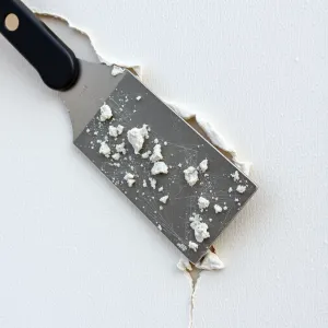 Jak przygotować ścianę do malowania po tapecie